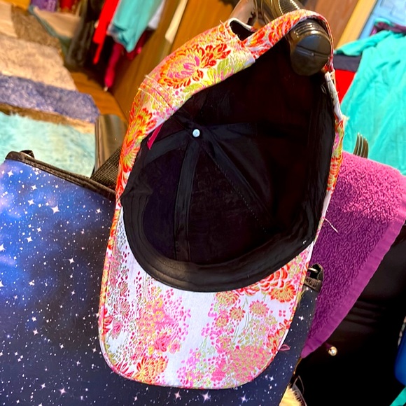 satin oriental Brocade OR Cotton crochet hats NWOT U Pick Newsboy style Unisex - Picture 6 of 6